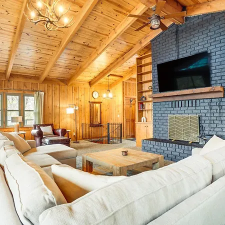 Treehouse-Style Cabin, 1 Mi To Massanutten Resort